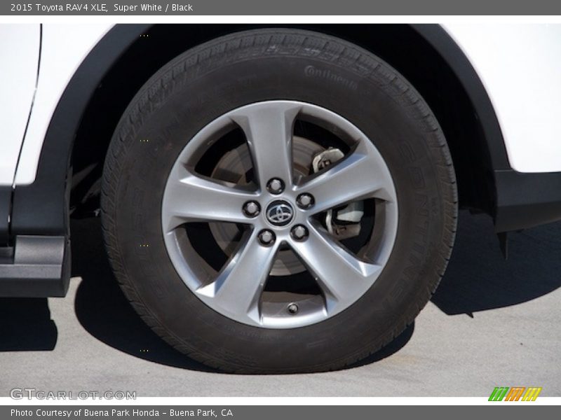 Super White / Black 2015 Toyota RAV4 XLE