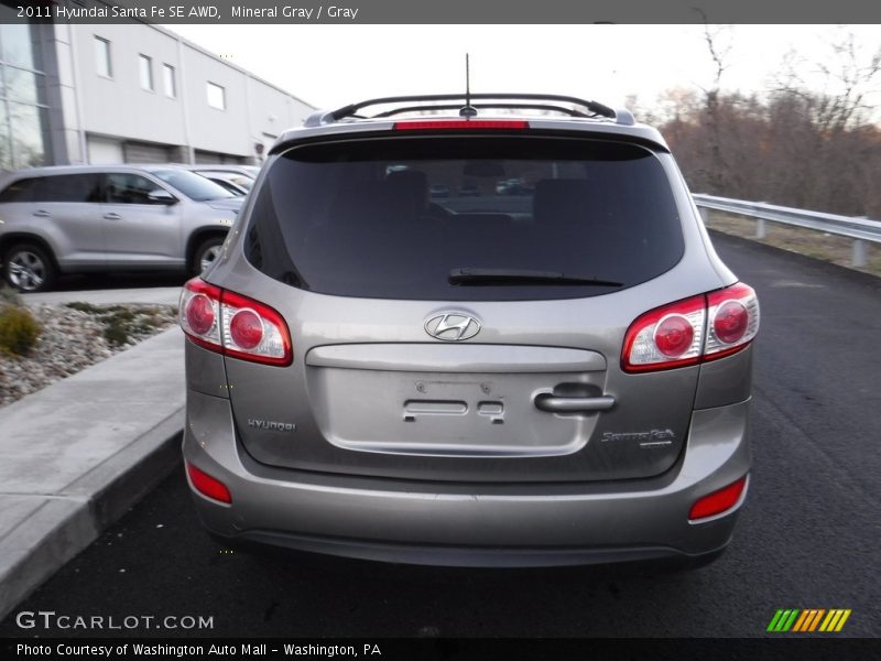 Mineral Gray / Gray 2011 Hyundai Santa Fe SE AWD