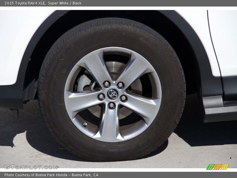 Super White / Black 2015 Toyota RAV4 XLE