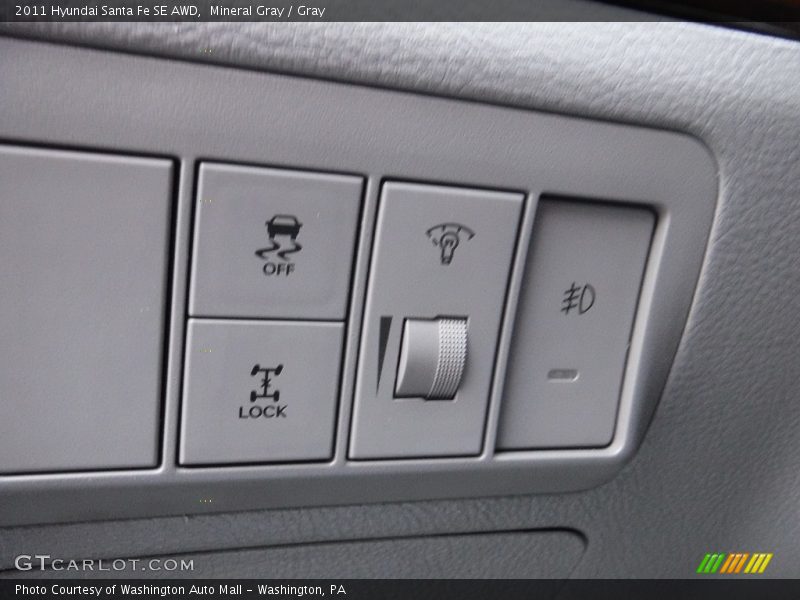 Mineral Gray / Gray 2011 Hyundai Santa Fe SE AWD