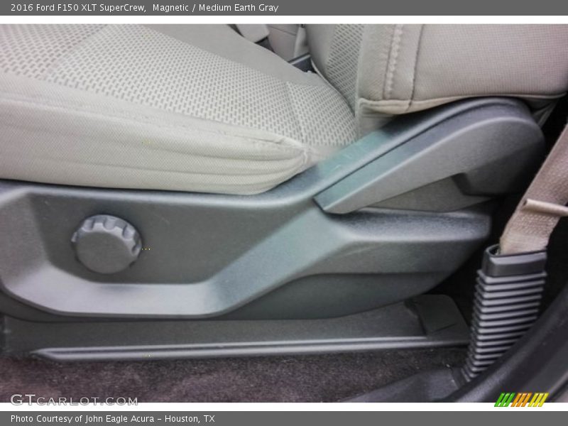 Magnetic / Medium Earth Gray 2016 Ford F150 XLT SuperCrew