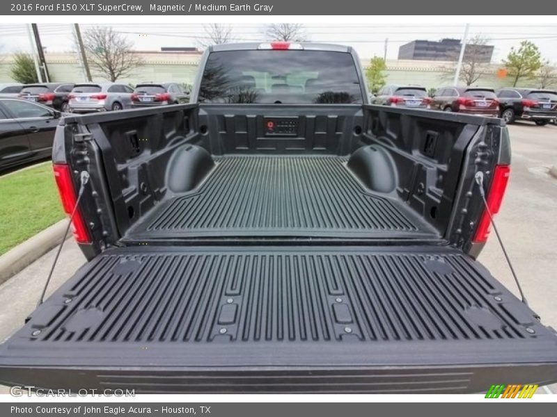 Magnetic / Medium Earth Gray 2016 Ford F150 XLT SuperCrew