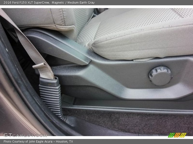 Magnetic / Medium Earth Gray 2016 Ford F150 XLT SuperCrew