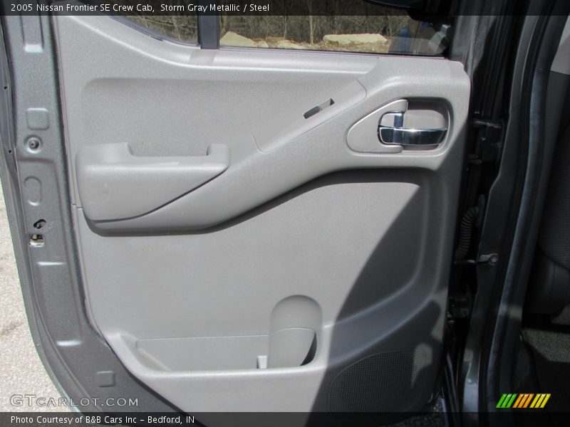 Storm Gray Metallic / Steel 2005 Nissan Frontier SE Crew Cab