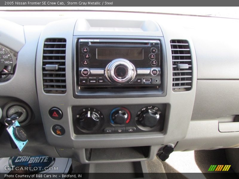 Storm Gray Metallic / Steel 2005 Nissan Frontier SE Crew Cab