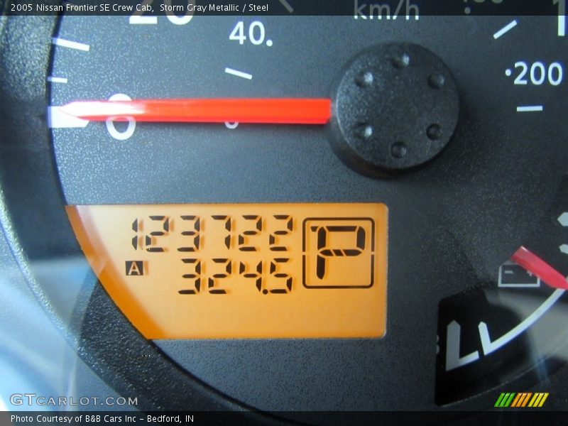 Storm Gray Metallic / Steel 2005 Nissan Frontier SE Crew Cab