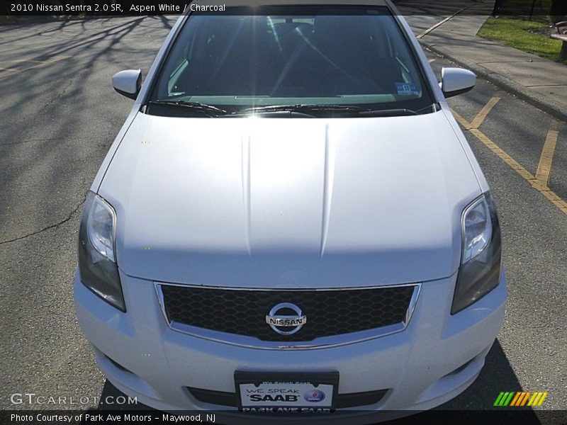 Aspen White / Charcoal 2010 Nissan Sentra 2.0 SR