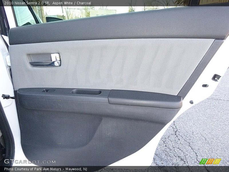 Aspen White / Charcoal 2010 Nissan Sentra 2.0 SR