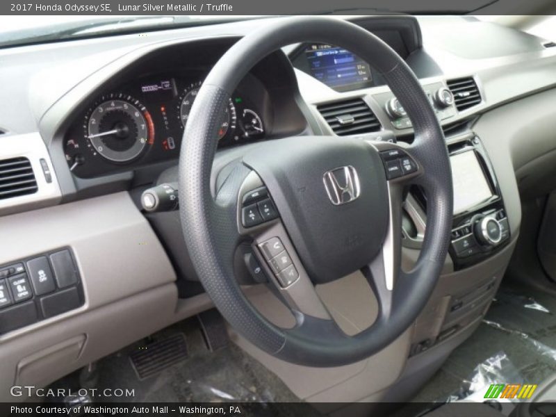 Lunar Silver Metallic / Truffle 2017 Honda Odyssey SE