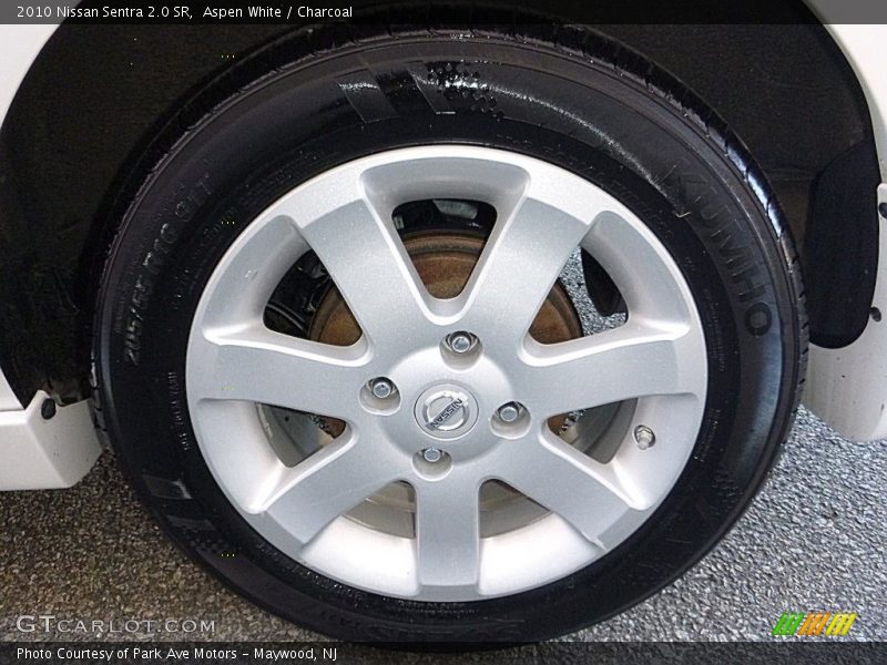 Aspen White / Charcoal 2010 Nissan Sentra 2.0 SR