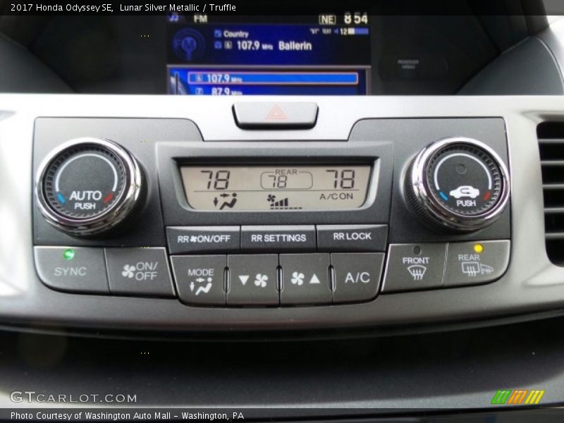 Lunar Silver Metallic / Truffle 2017 Honda Odyssey SE