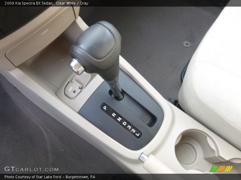 Clear White / Gray 2009 Kia Spectra EX Sedan