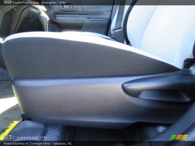Moonglow / Gray 2017 Toyota Prius c One
