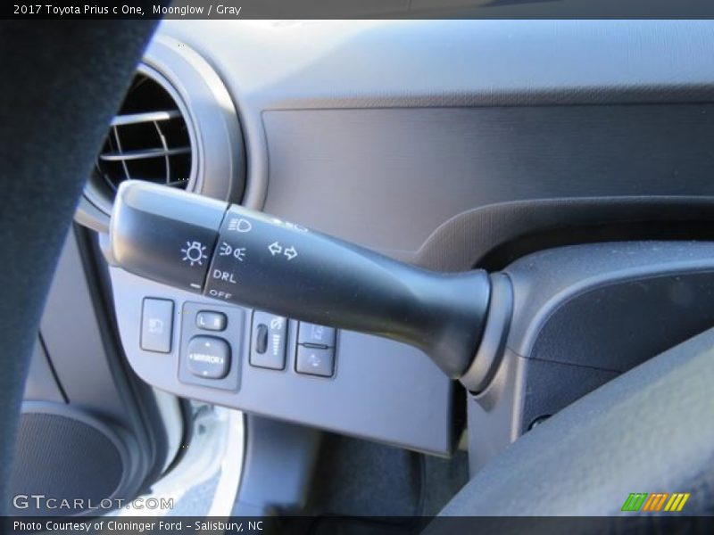 Moonglow / Gray 2017 Toyota Prius c One