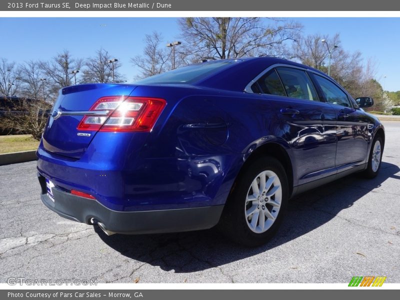 Deep Impact Blue Metallic / Dune 2013 Ford Taurus SE