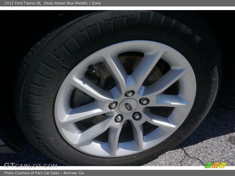 Deep Impact Blue Metallic / Dune 2013 Ford Taurus SE
