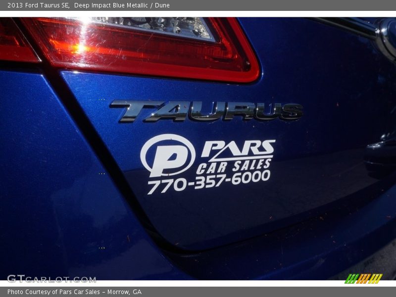 Deep Impact Blue Metallic / Dune 2013 Ford Taurus SE