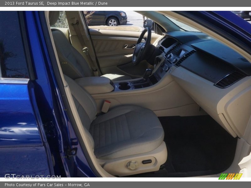 Deep Impact Blue Metallic / Dune 2013 Ford Taurus SE