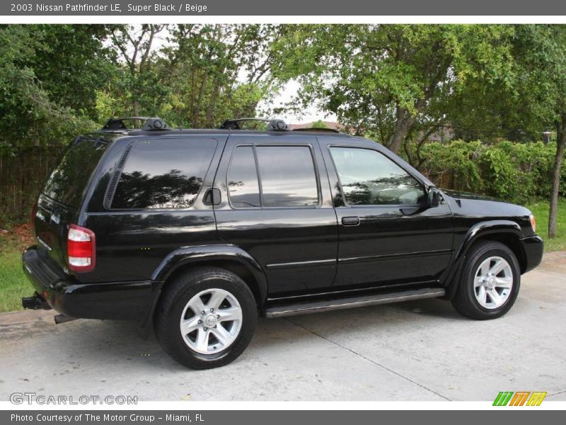 Super Black / Beige 2003 Nissan Pathfinder LE