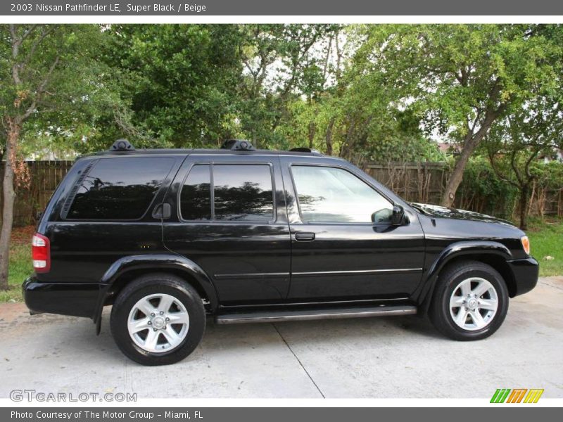 Super Black / Beige 2003 Nissan Pathfinder LE