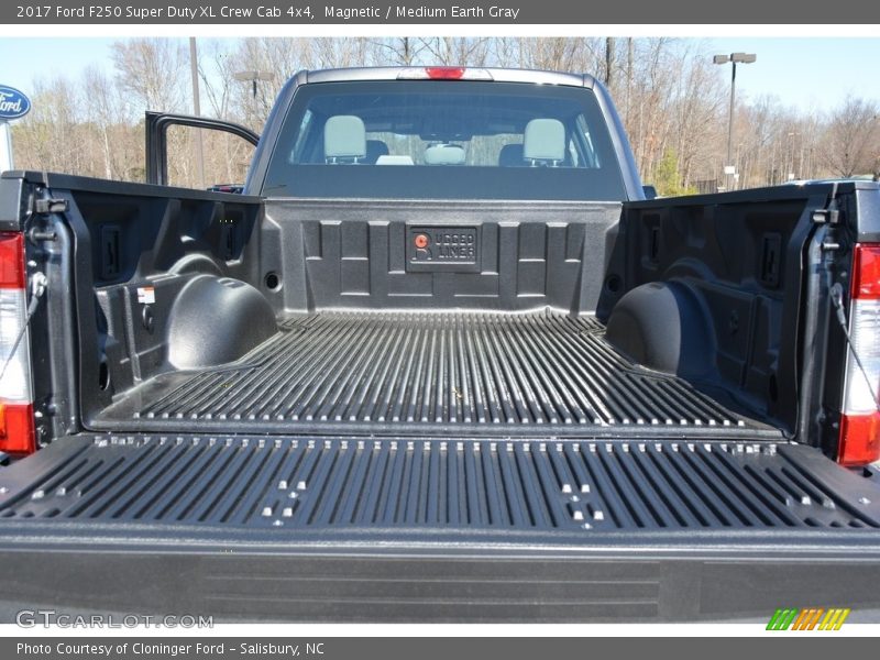 Magnetic / Medium Earth Gray 2017 Ford F250 Super Duty XL Crew Cab 4x4