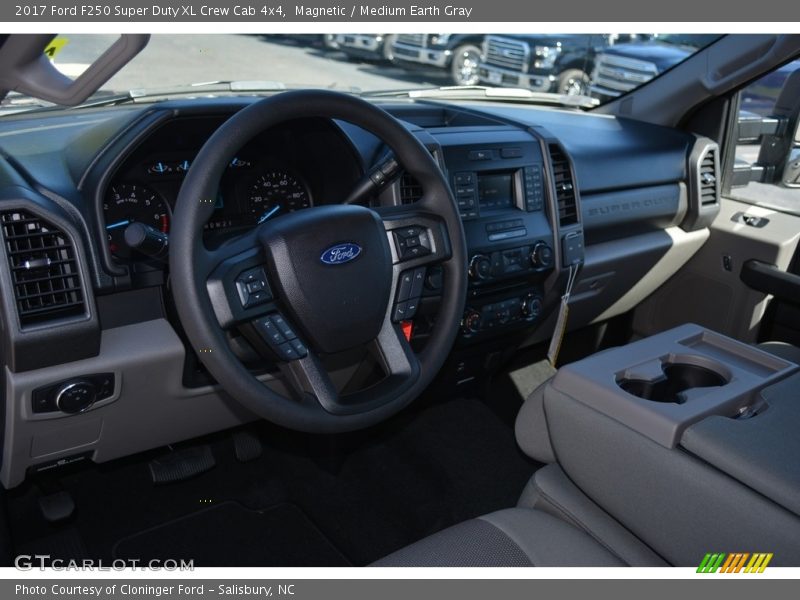 Magnetic / Medium Earth Gray 2017 Ford F250 Super Duty XL Crew Cab 4x4