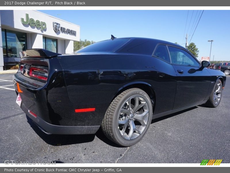 Pitch Black / Black 2017 Dodge Challenger R/T