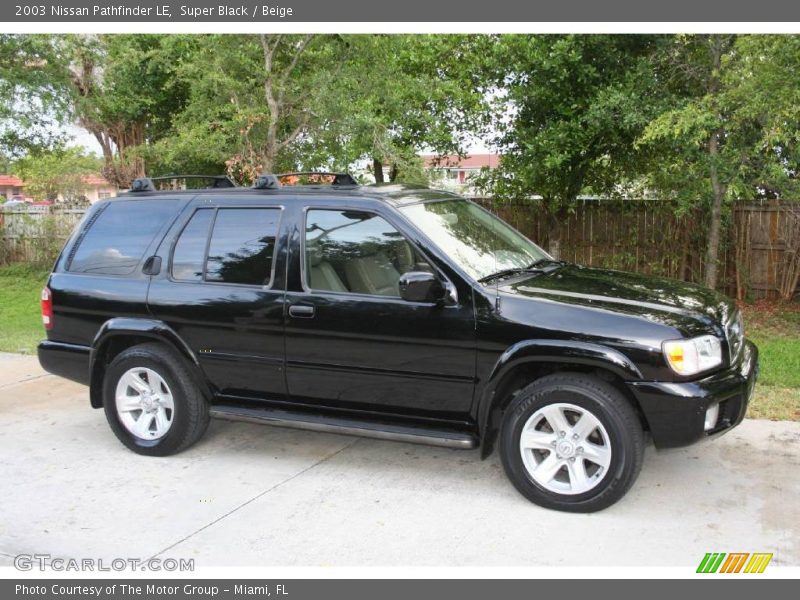 Super Black / Beige 2003 Nissan Pathfinder LE