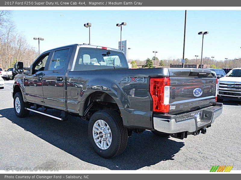 Magnetic / Medium Earth Gray 2017 Ford F250 Super Duty XL Crew Cab 4x4