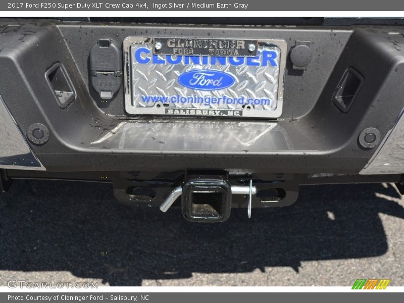 Ingot Silver / Medium Earth Gray 2017 Ford F250 Super Duty XLT Crew Cab 4x4
