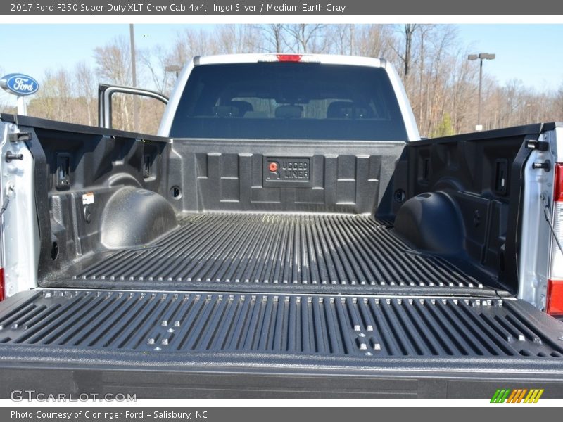 Ingot Silver / Medium Earth Gray 2017 Ford F250 Super Duty XLT Crew Cab 4x4