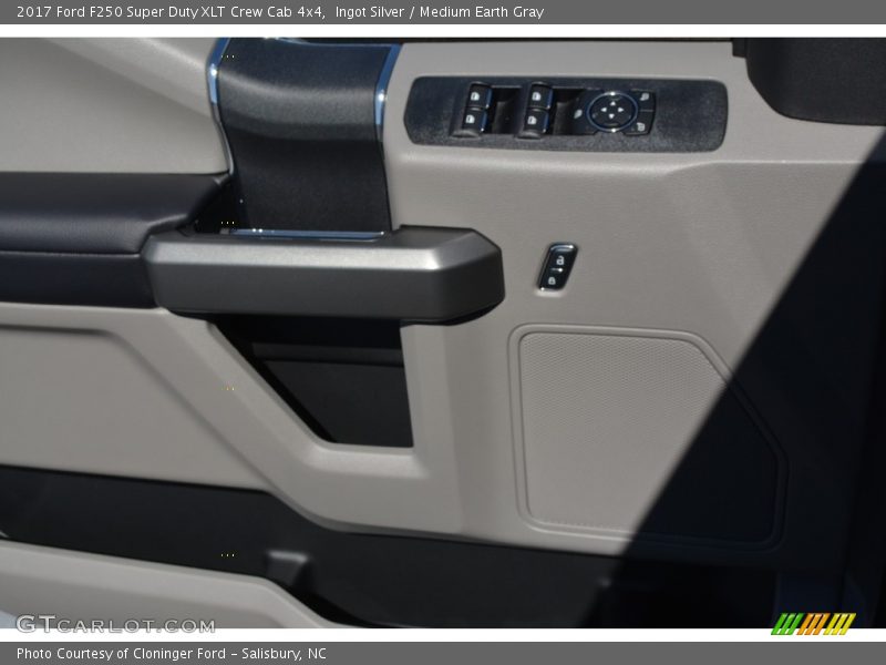 Ingot Silver / Medium Earth Gray 2017 Ford F250 Super Duty XLT Crew Cab 4x4