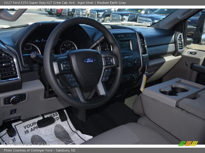 Ingot Silver / Medium Earth Gray 2017 Ford F250 Super Duty XLT Crew Cab 4x4