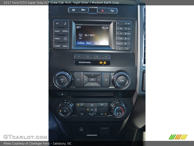 Ingot Silver / Medium Earth Gray 2017 Ford F250 Super Duty XLT Crew Cab 4x4