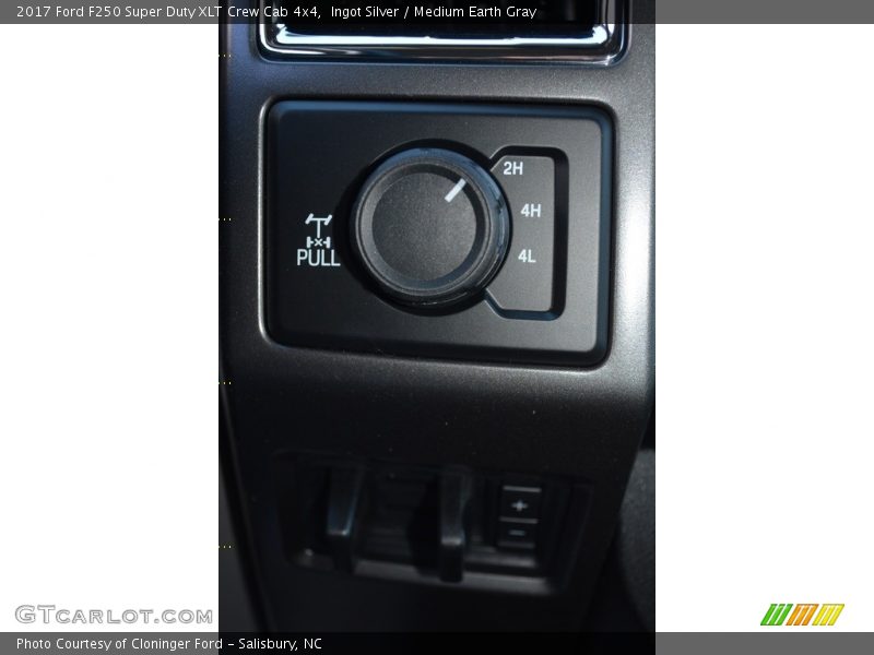 Ingot Silver / Medium Earth Gray 2017 Ford F250 Super Duty XLT Crew Cab 4x4