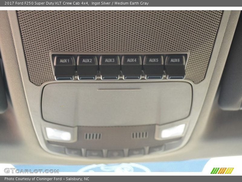 Ingot Silver / Medium Earth Gray 2017 Ford F250 Super Duty XLT Crew Cab 4x4