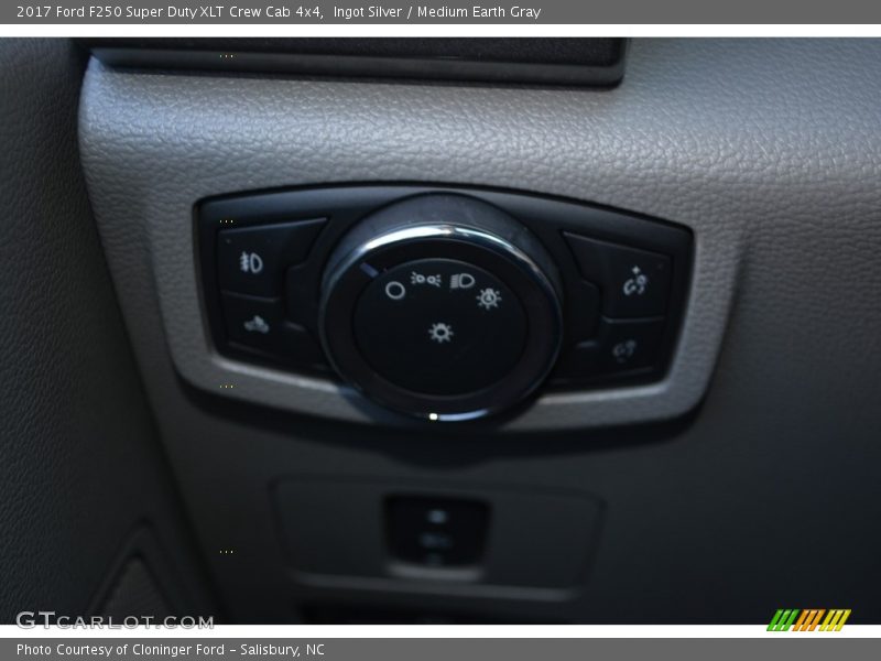 Ingot Silver / Medium Earth Gray 2017 Ford F250 Super Duty XLT Crew Cab 4x4