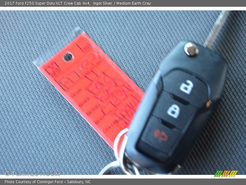 Ingot Silver / Medium Earth Gray 2017 Ford F250 Super Duty XLT Crew Cab 4x4
