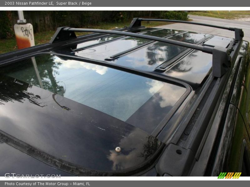 Super Black / Beige 2003 Nissan Pathfinder LE