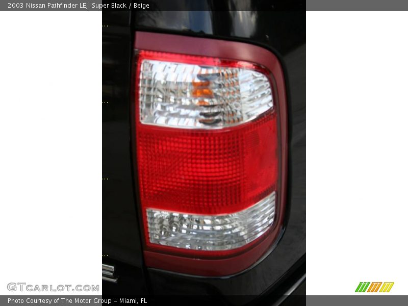 Super Black / Beige 2003 Nissan Pathfinder LE