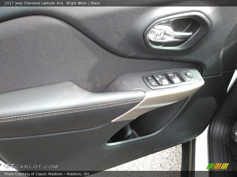 Bright White / Black 2017 Jeep Cherokee Latitude 4x4
