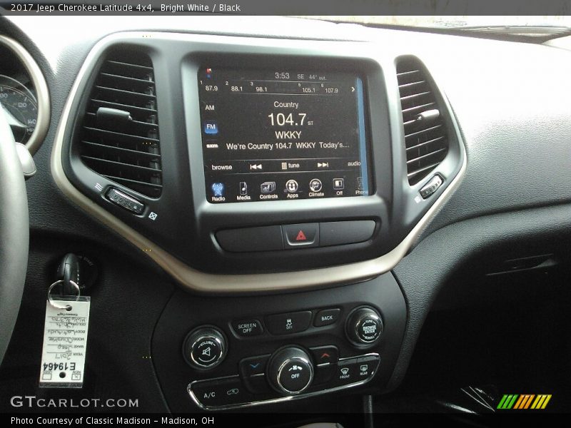 Bright White / Black 2017 Jeep Cherokee Latitude 4x4