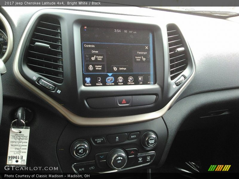 Bright White / Black 2017 Jeep Cherokee Latitude 4x4