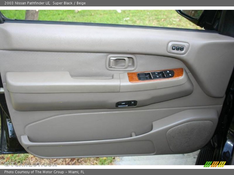 Super Black / Beige 2003 Nissan Pathfinder LE
