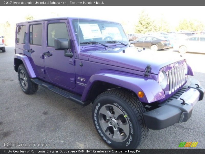 Front 3/4 View of 2017 Wrangler Unlimited Sahara 4x4