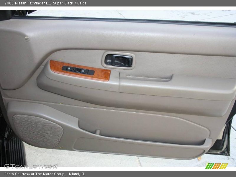 Super Black / Beige 2003 Nissan Pathfinder LE