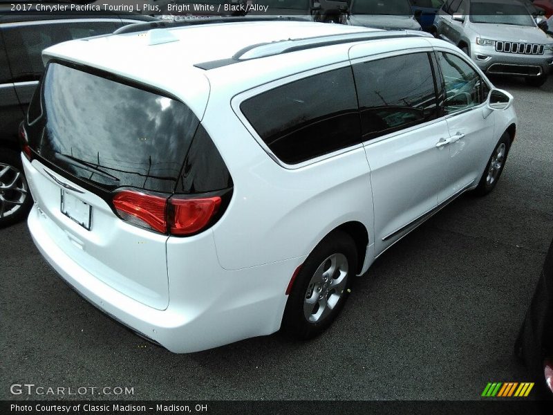 Bright White / Black/Alloy 2017 Chrysler Pacifica Touring L Plus