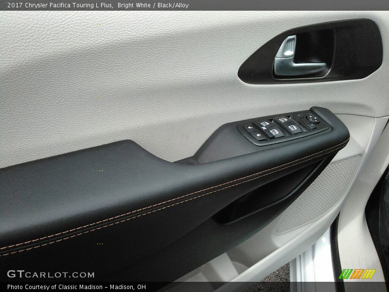 Bright White / Black/Alloy 2017 Chrysler Pacifica Touring L Plus