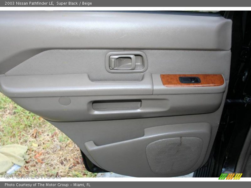 Super Black / Beige 2003 Nissan Pathfinder LE