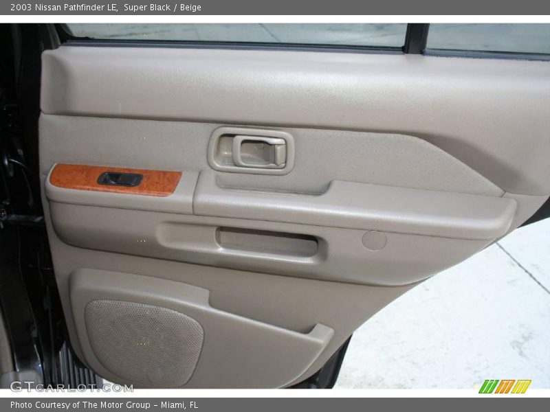 Super Black / Beige 2003 Nissan Pathfinder LE